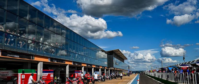 Pit lane regulation