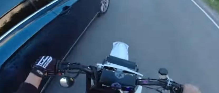 finnish-police-chase-moped