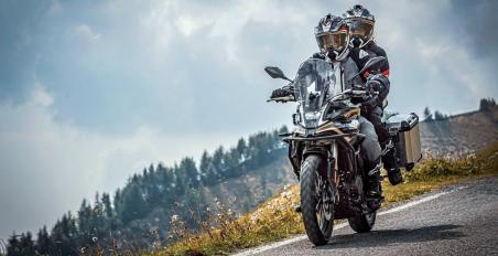 MOTOTREND Test Rides