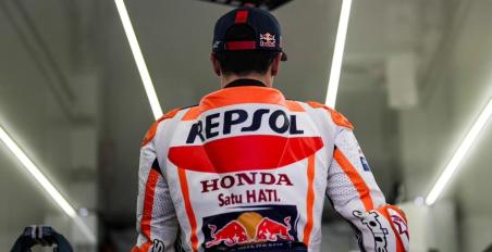 motomag Τέλος η Red Bull από την ομάδα της Repsol Honda, αποσύρθηκε το λογότυπο της Αυστριακής εταιρείας από το αγωνιστικό site της Honda