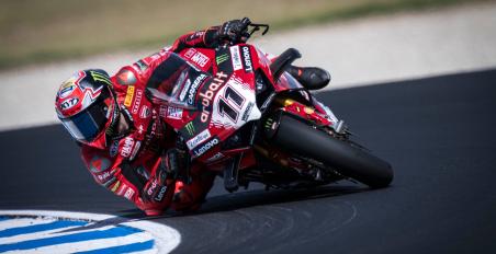 motomag Motul WSBK, Philip Island, Race 1 - O Bulega με Ducati γράφει ιστορία