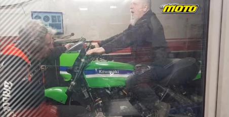 motomag Τυφλός αναβάτης στη Νότια Ουαλία δοκιμάζει την χαμένη του μοτοσυκλέτα στο δυναμόμετρο [VIDEO]