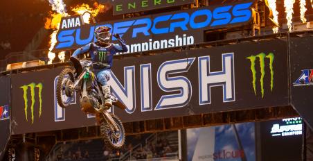 motomag Supercross 2024, St. Louis – O Tomac επιστρέφει στις νίκες με την Yamaha ένα χρόνο μετά τον τραυματισμό του