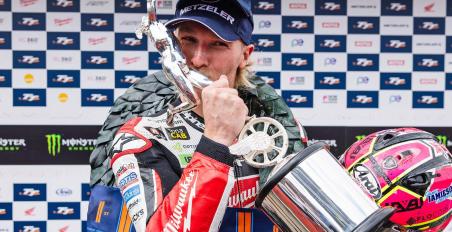 motomagIsle of Man TT 2024, Superstock TT 1 – O Davey Todd παίρνει την πρώτη του νίκη στον θεσμό