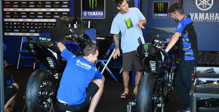 MotoGP: Ο V4 της Yamaha είναι εδώ! Έτοιμος πριν το ΄27! Χρειάζονται τα δεδομένα από τώρα Η Yamaha επιβεβαιώνει ότι οι δοκιμές του κινητήρα V4 για το MotoGP βρίσκονται σε εξέλιξη, αλλά δεν δεσμεύεται ακόμη για την αντικατάσταση του σημερινού εν σειρά τετρακύλινδρου κινητήρα Όπως έχετε ξανά διαβάσει εδώ, η Yamaha είναι πλέον η μοναδική κατασκευάστρια εταιρεία στο MotoGP, που οι μοτοσυκλέτες της έχουν τετρακύλινδρους εν σειρά κινητήρες.  Πληροφορίες αναφέρουν την ύπαρξη ιδιωτικού τεστ στη πίστα της Βαλένθια με