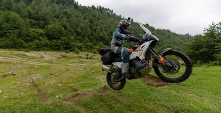 KTM 790 ADVENTURE ’24: Νέα ανταγωνιστική τιμή με όλα τα ηλεκτρονικά και 4χρόνια εγγύηση