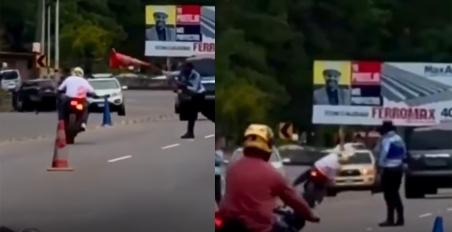 Τροχονόμος πέταξε κώνο σε αναβάτη μοτοσυκλέτας στην Ονδούρα [VIDEO]