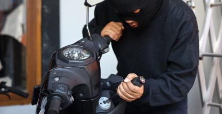 Κλοπή μοτοσυκλέτας από ανήλικο και καταδίωξη από Αστυνομία