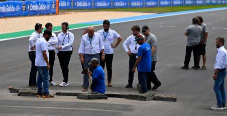 MotoGP Βραζιλία: Άνοιξε τρύπα στο κέντρο της πίστας πριν τον Sprint!