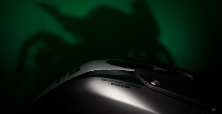 bmw m1000rr tt teaser