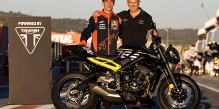 Ο Pedro Acosta κερδίζει το Triumph Trophy Award 2023