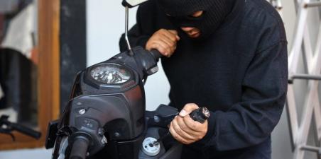 Κλοπή μοτοσυκλέτας από ανήλικο και καταδίωξη από Αστυνομία