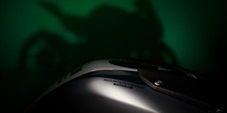 bmw m1000rr tt teaser