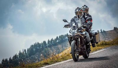 MOTOTREND Test Rides