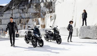 Piaggio MP3 300 και Beverly Deep Black