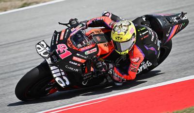 O Aleix Espargaro κερδίζει τον αγώνα Sprint στην Catalunya