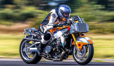 motomag Νέο ρεκόρ τελικής ταχύτητας 371,38 χλμ./ώρα για γυμνή μοτοσυκλέτα από γυναίκα αναβάτρια από στάση τόσο στο 1 μίλι όσο και στο 1,25 μίλι