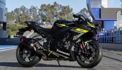 motomag Kawasaki ZX-10RR Winter Test Edition 2024 – Σε 25 αριθμημένα κομμάτια παγκοσμίως με άρωμα WSBK