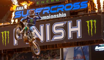 motomag Supercross 2024, St. Louis – O Tomac επιστρέφει στις νίκες με την Yamaha ένα χρόνο μετά τον τραυματισμό του