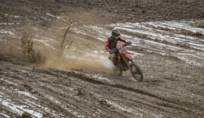 MXGP, 7ος γύρος, Γαλλία – Ο Gajser με Honda κερδίζει σε μία πίστα που θύμιζε βούρκο από λάσπη