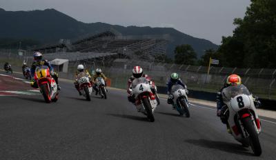 motomag Αν έχεις αγωνιστική μοτοσυκλέτα Yamaha κάποιας εποχής μπορεί να βρεθείς να οδηγείς δίπλα στον Valentino Rossi