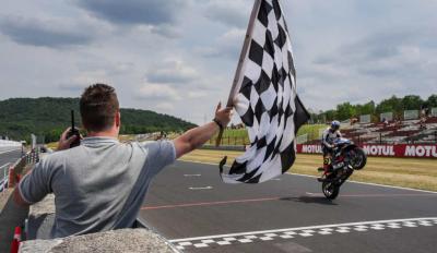 motomag MOTUL WSBK Τσεχία- Race 2: Τρίτο συνεχόμενο χατ-τρικ του Toprak με BMW