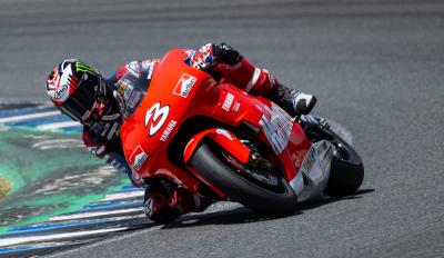Jonathan Rea με Yamaha YZR500 2024