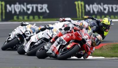 MotoGP Αγγλία: Νίκη Bastianini σε αγώνα που επικράτησε η στρατηγική με ρετρό εικόνα