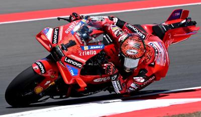 MotoGP Ινδονησία Sprint: Χάρισμα Martin σε Bagnaia – Κράτησε λίγο η κίτρινη θάλασσα σημαιών