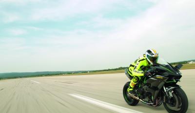 Στο τεύχος Ιουλίου: Τέζα στο Τατόι με την Kawasaki Ninja H2R 