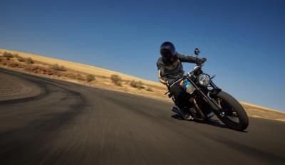 Triumph Speed Twin 900 2025: Αποκάλυψη όλων των αλλαγών που φτάνουν έως και το πλαίσιο