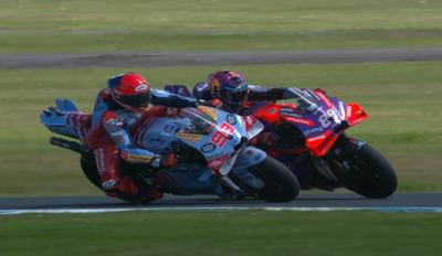 MotoGP Phillip Island: Απίστευτη νίκη Marc Marquez! Από burnout στην εκκίνηση, πρώτος με διαφορά!