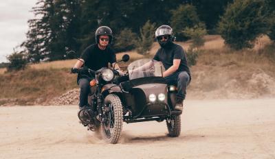 Μοτοσυκλέτα με sidecar ρεκόρ Guinness με την όπισθεν