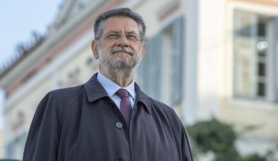 Ανδρέας Παναγιωτόπουλος οδηγούσε και μιλούσε στο κινητό στη Βουλή