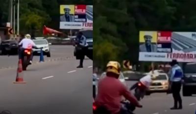 Τροχονόμος πέταξε κώνο σε αναβάτη μοτοσυκλέτας στην Ονδούρα [VIDEO]