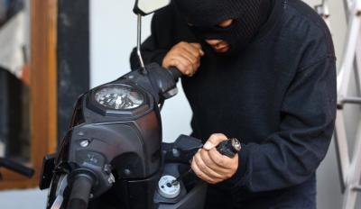 Κλοπή μοτοσυκλέτας από ανήλικο και καταδίωξη από Αστυνομία