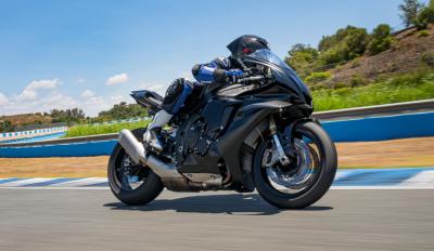 Yamaha R1 βγάζει πινακίδα 2025