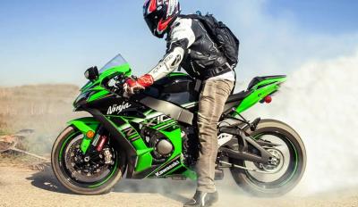 KAWASAKI BIKER CAUGHT