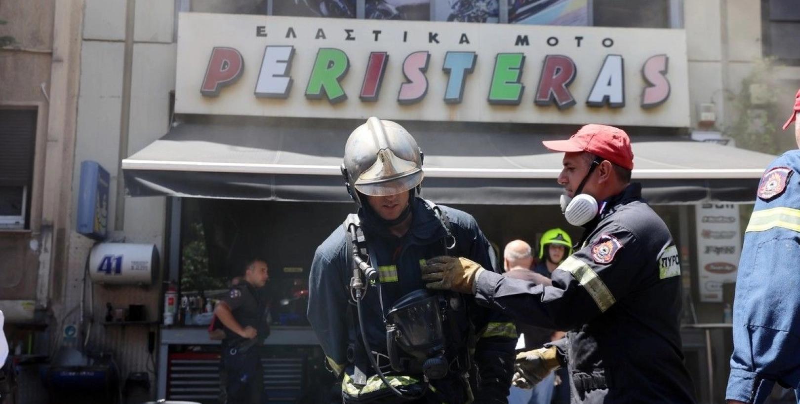 Φωτιά στην Μιχαλακοπούλου: Μεγάλη κινητοποίηση της Πυροσβεστικής στα ελαστικά Περιστεράς