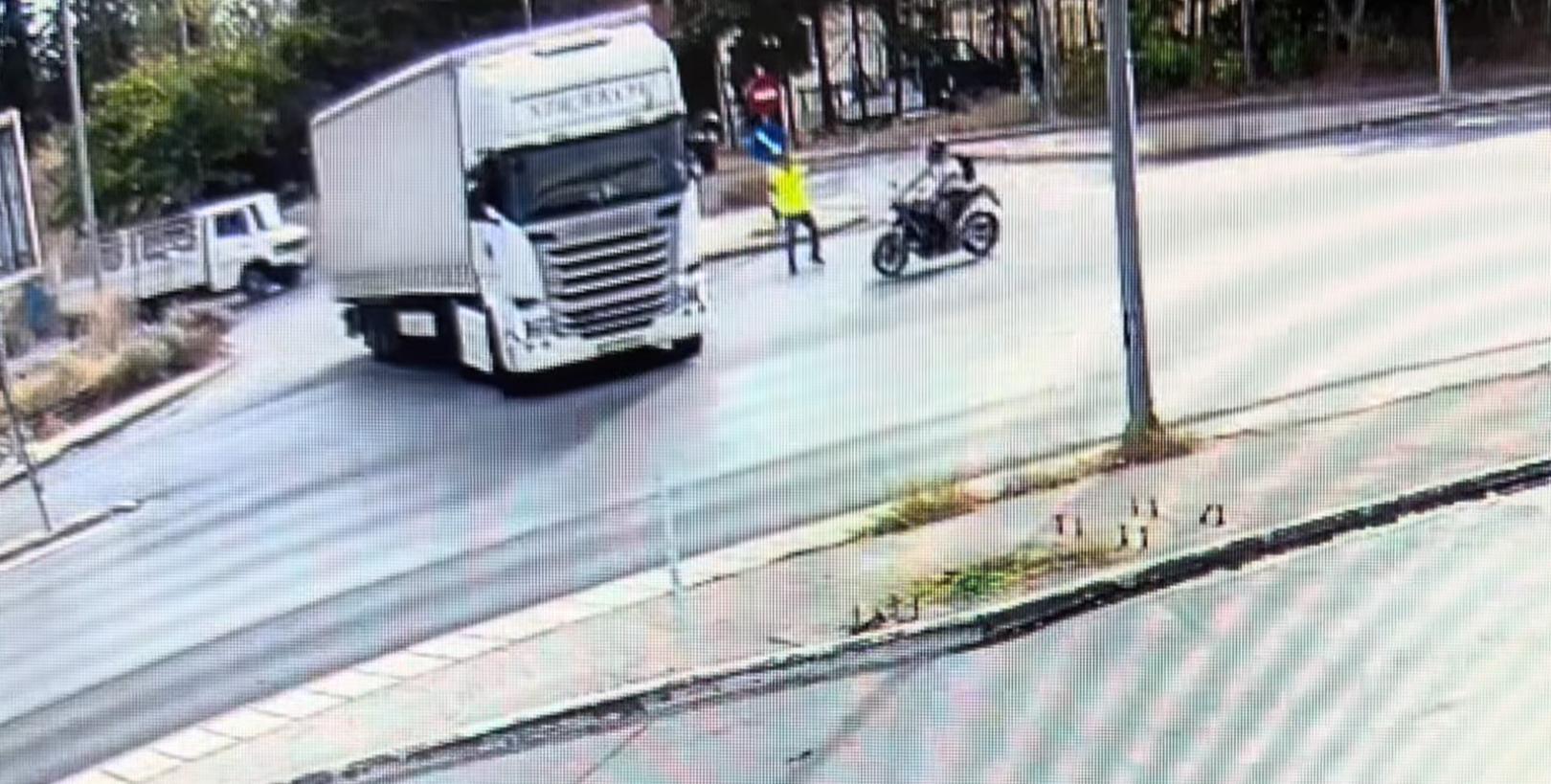 Στη δημοσιότητα Video με το δυστύχημα μοτοσυκλέτας και νταλίκας στη Θεσσαλονίκη