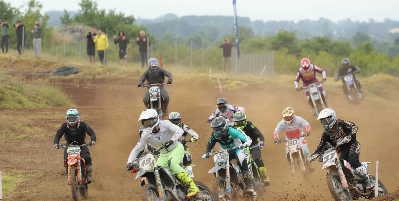 Πανελλήνιο Πρωτάθλημα Motocross Τρίκαλα: Εντατικός ο ρυθμός του 2ου αγώνα – Νίκες για ΑΝΔΡΕΟΥ – ΜΠΑΚΑ – ΓΑΝΩΤΗ – ΤΑΜΒΑΚΟ – ΤΖΙΩΡΑ – ΒΑΣΙΛΕΙΑΔΗ – ΣΤΡΟΥΓΚΗ – ΦΩΤΟΠΟΥΛΟ – ΛΑΜΠΡΟΥ
