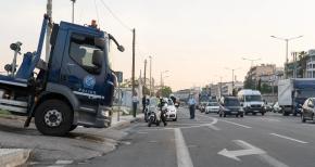 Γερανοφόρα οχήματα και μοτοσυκλέτες στον Κηφισό