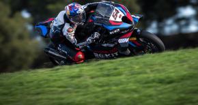 motomag WSBK - Πρώτη επαφή του Toprak Razgatlioglu με την BMW M 1000 RR - "Στον πρώτο γύρο, απλά χαμογελούσα... απίστευτη δύναμη!"
